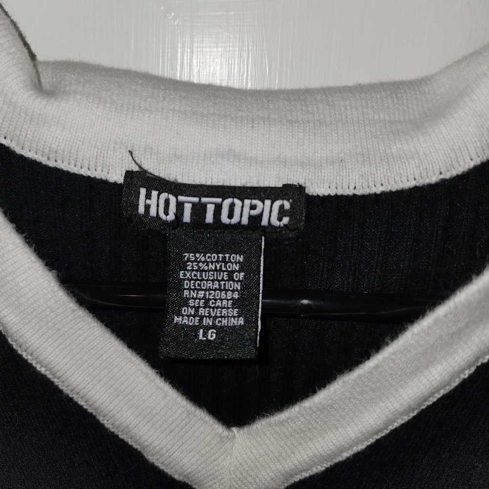 Hot Topic sweater, large - Picture 2 of 3